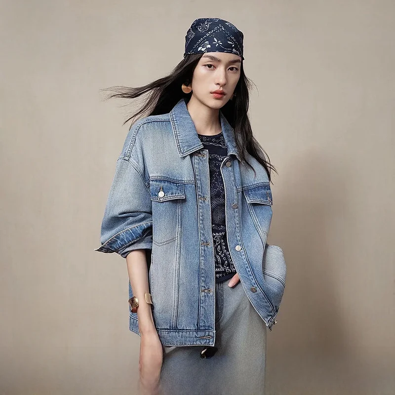

Women's Vintage Faded Denim Jaet Versatile Cotton Blend Long Sve Coat with Buttons And kets for Autumn Season