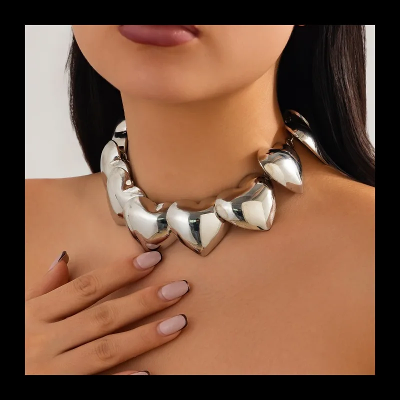 قلادة الربط على شكل قلب الخوخ البارد والناعم، شعور معدني فاسق جديد