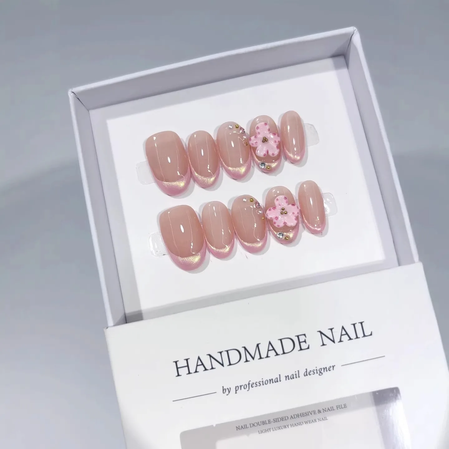 

10PCS Handmade Pink Gradient French Press On Nails with Cat Eye 3D Flower Decor Short Oval Fake Nails Elegant Daily Wear Nail