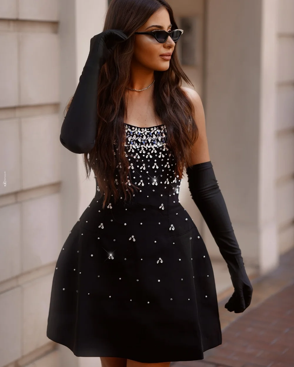 

Индивидуальные замысловатые блестящие джерси со стразами, плиссированные трапециевидные короткие платья без бретелек, платья для особых случаев на заказ, доступны размеры