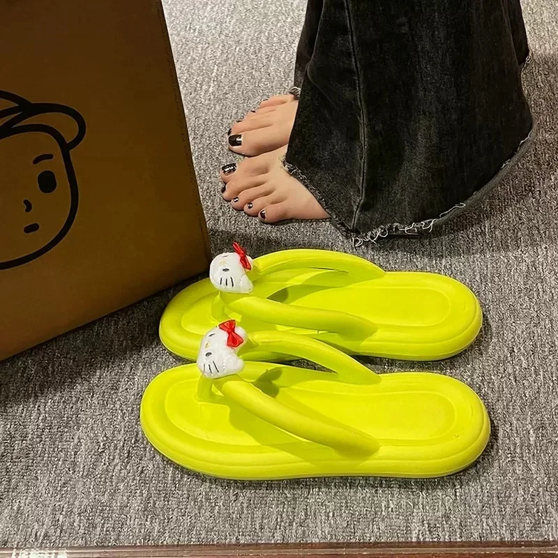 2023 New Hello kitty Sandal Flip Flops Women Wear Cartoon Outside in Summer Sanrio Kt Cat Flat Bottom Beach Toe Sandals