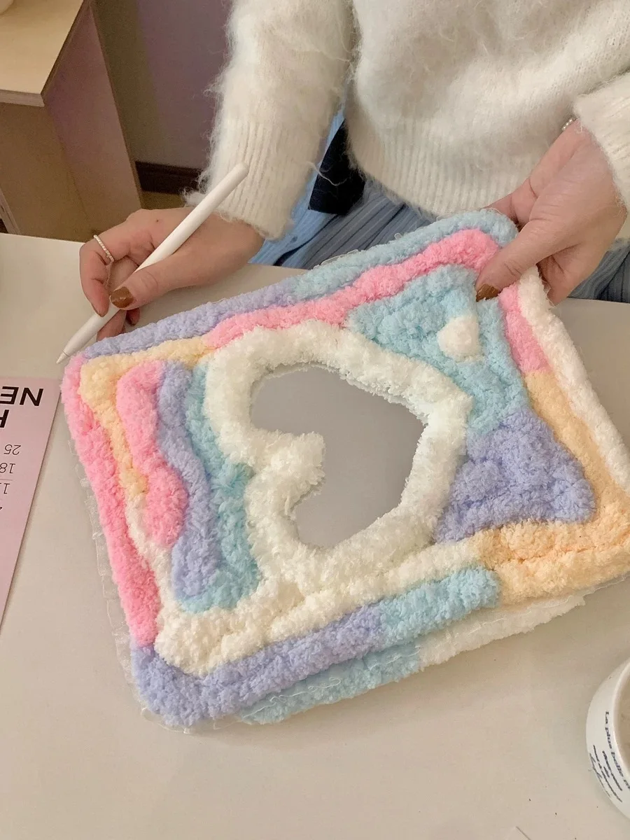 Funda protectora para tableta con espejo de amor de felpa de caramelo arcoíris, adecuada para iPad, cubierta para tableta giratoria de 360 grados a prueba de caídas