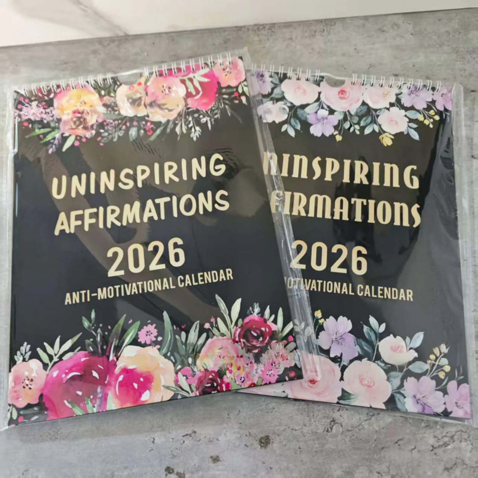 

Положительный подтверждающий календарь на 2026 год. Ежедневные мотивационные цитаты с вдохновляющими иллюстрациями. Настенный календарь. Спиральный планировщик на год.