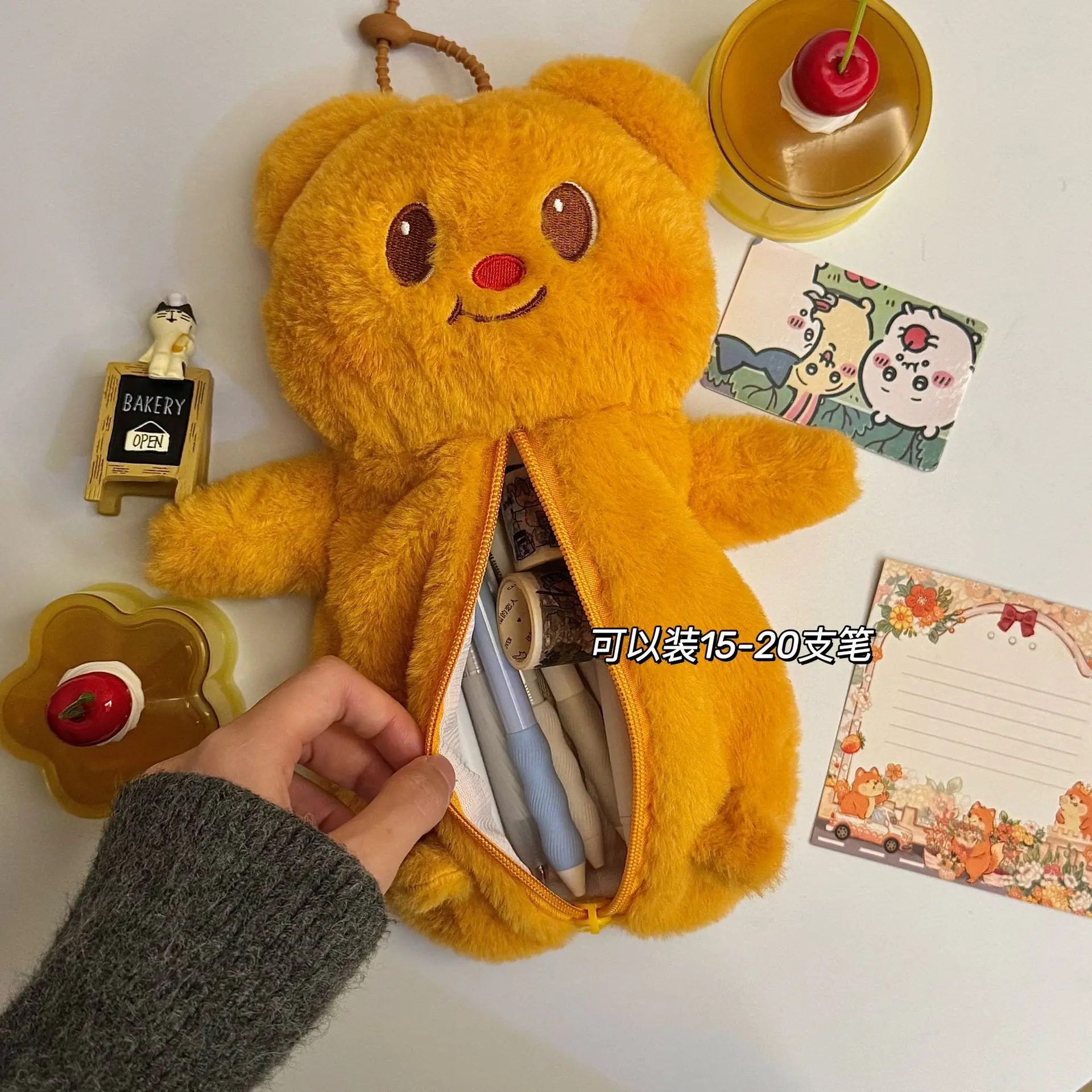 القطيفة الكرتون زبدة الدب الإبداعية سعة كبيرة مقلمة عيد ميلاد السنة الجديدة هدية لعبة مقلمة تخزين القرطاسية