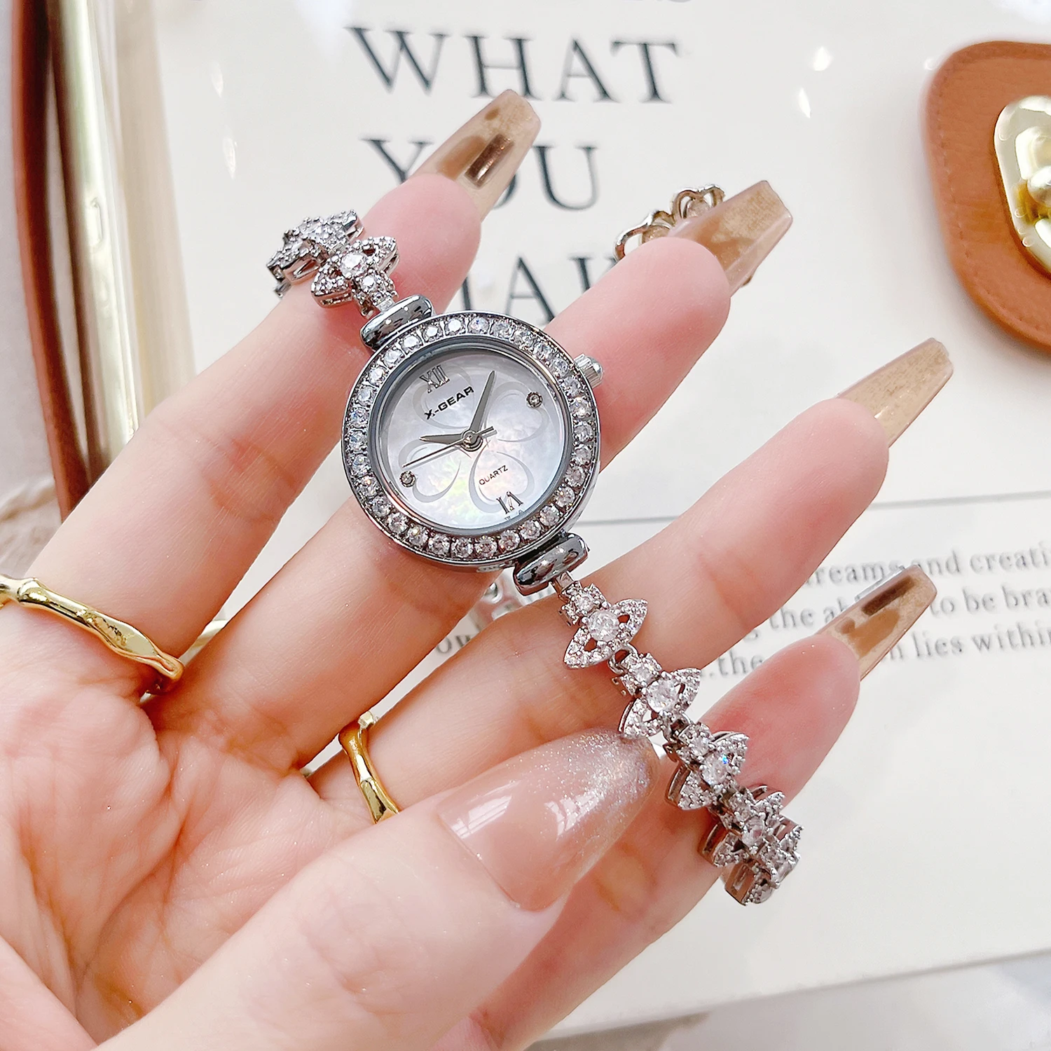 X-GEAR Women's Watch Fashion Luxury Zircon Dial Round Women's Watch Quartz Watch Party