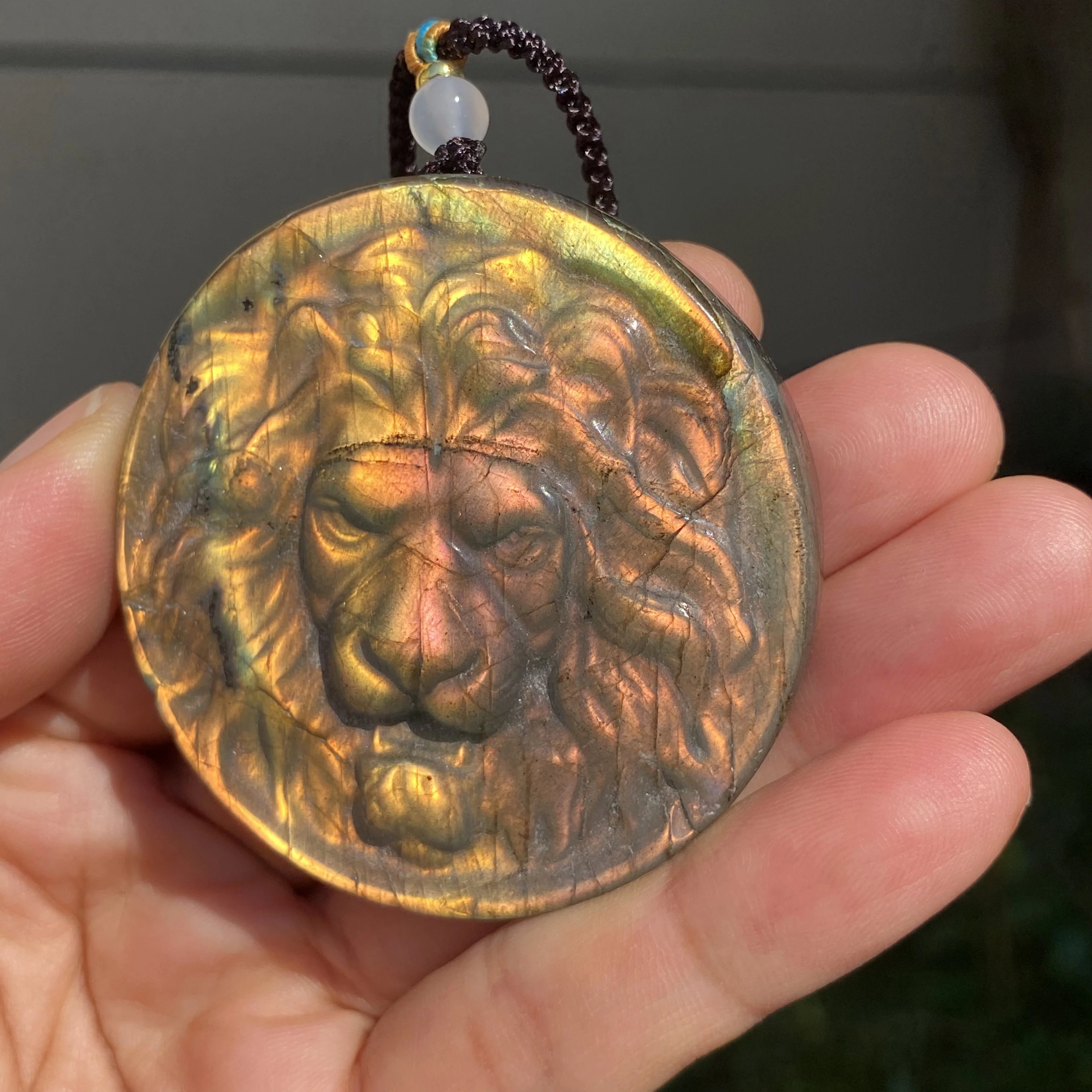 

Natural Pink Purple Flash Labradorite Gemstone Crystal The Lion King Carving Necklace Pendant For Gift