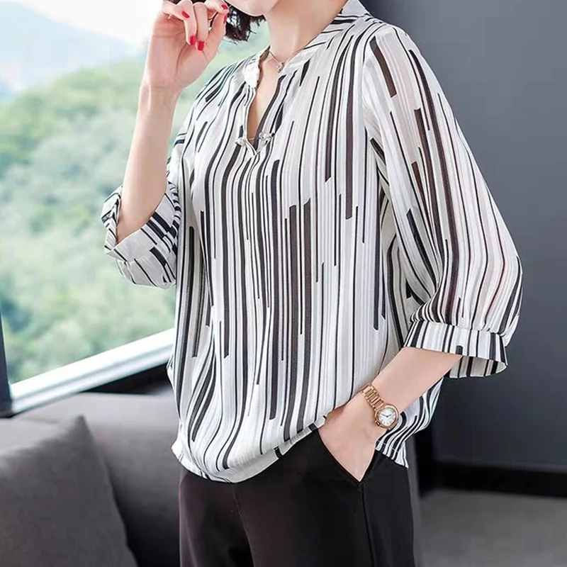 Casual Vintage Striped Printing Chiffon Shirt Summer 2024 New V-Neck Three Quarter Sleeve Loose Pullovers Blouse Ladies Clothing