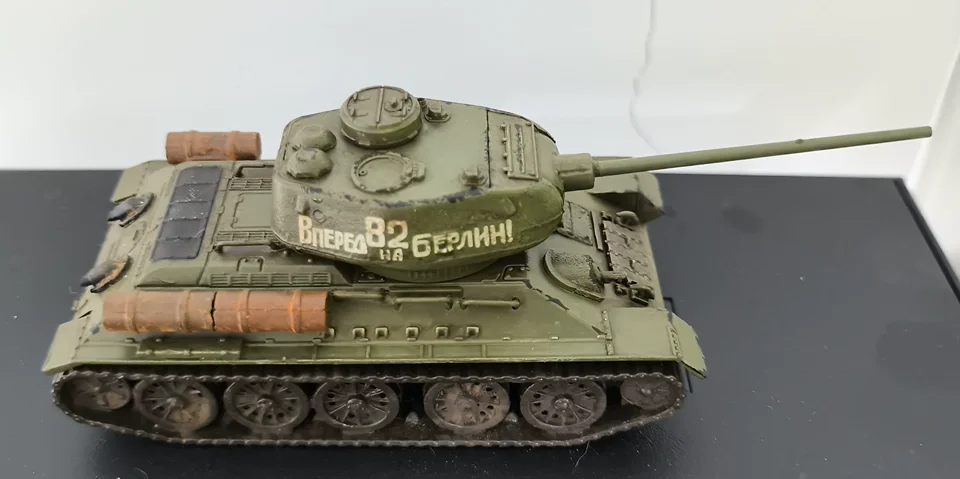 1/72 Soviet T-34/85 Medium Tank Glue-free Quick Fight Military Model Boy 80043