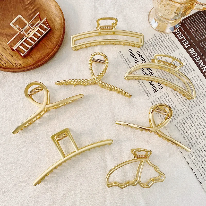 2022 New Women Geometric Metal Hair Claws Vintage Gold Silver Hollow Claw Clip Hairpin Crab Hair Clips Fashion Hair Accessories