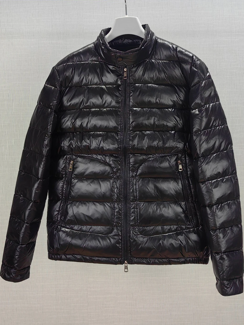 

Мужская короткая пуховая куртка белого цвета с воротником-стойкой, на молнии, повседневная, из полиэфирного волокна, экологичная