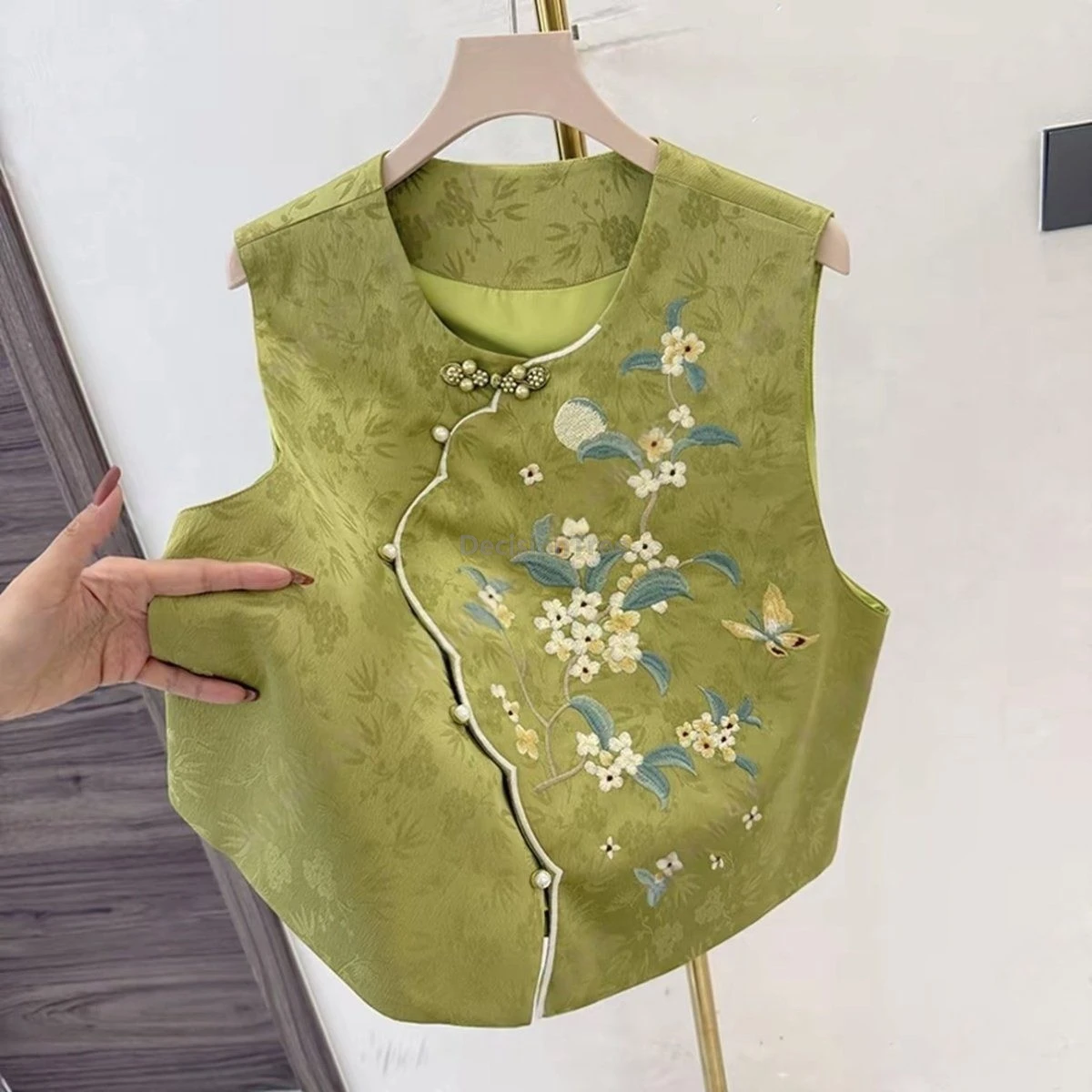 

Женский жилет 2026 года, в стиле китайской этнической моды, с высококачественным дизайном в стиле пэчворк, винтажный, элегантный, повседневный, без рукавов