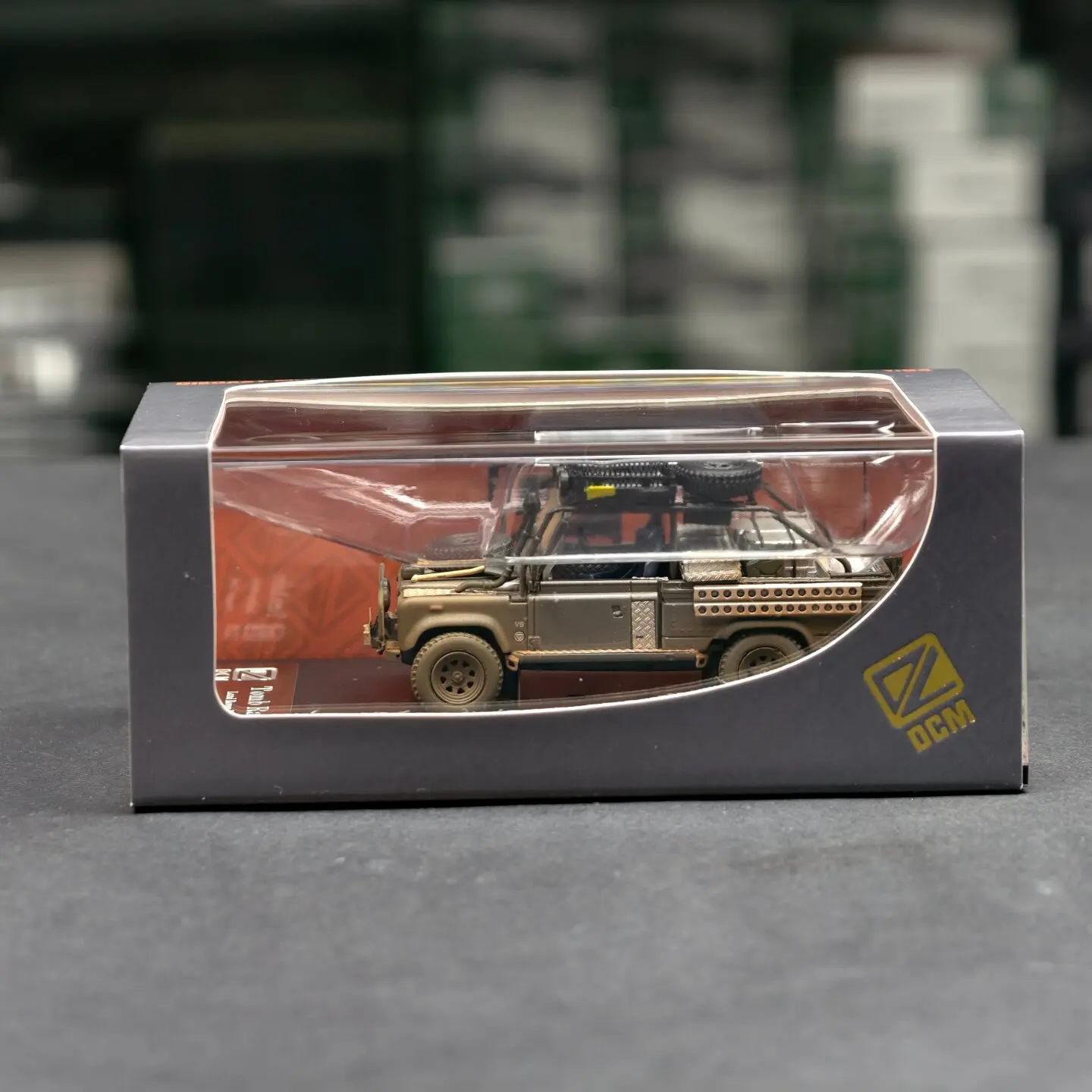 Diecast DCM 1:64 Scale Land Rover Defender 110 Defender Muddy Version Alloy Car Model