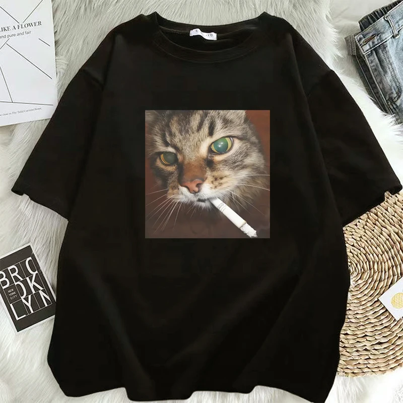 

Funny Smoking Cigarette Cat Meme Graphic T-Shirt Men Women Fashion Vintage T-shirts Loose Casual T Shirt Streetwear
