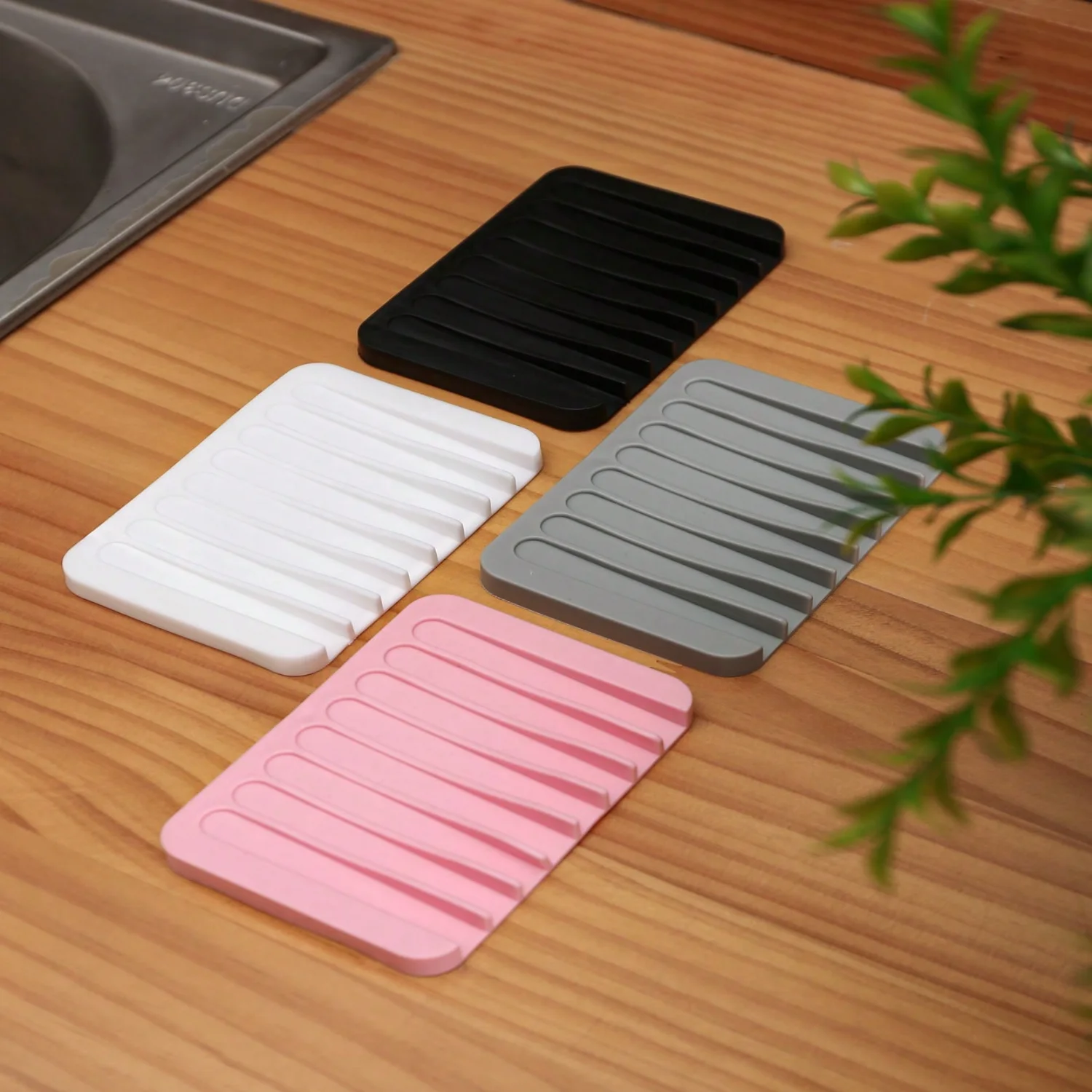 

1pc Creative Non-Slip Soap Holder Silicone Soapbox Soap Tray Draining Soap Dish Easy To Clean Rack