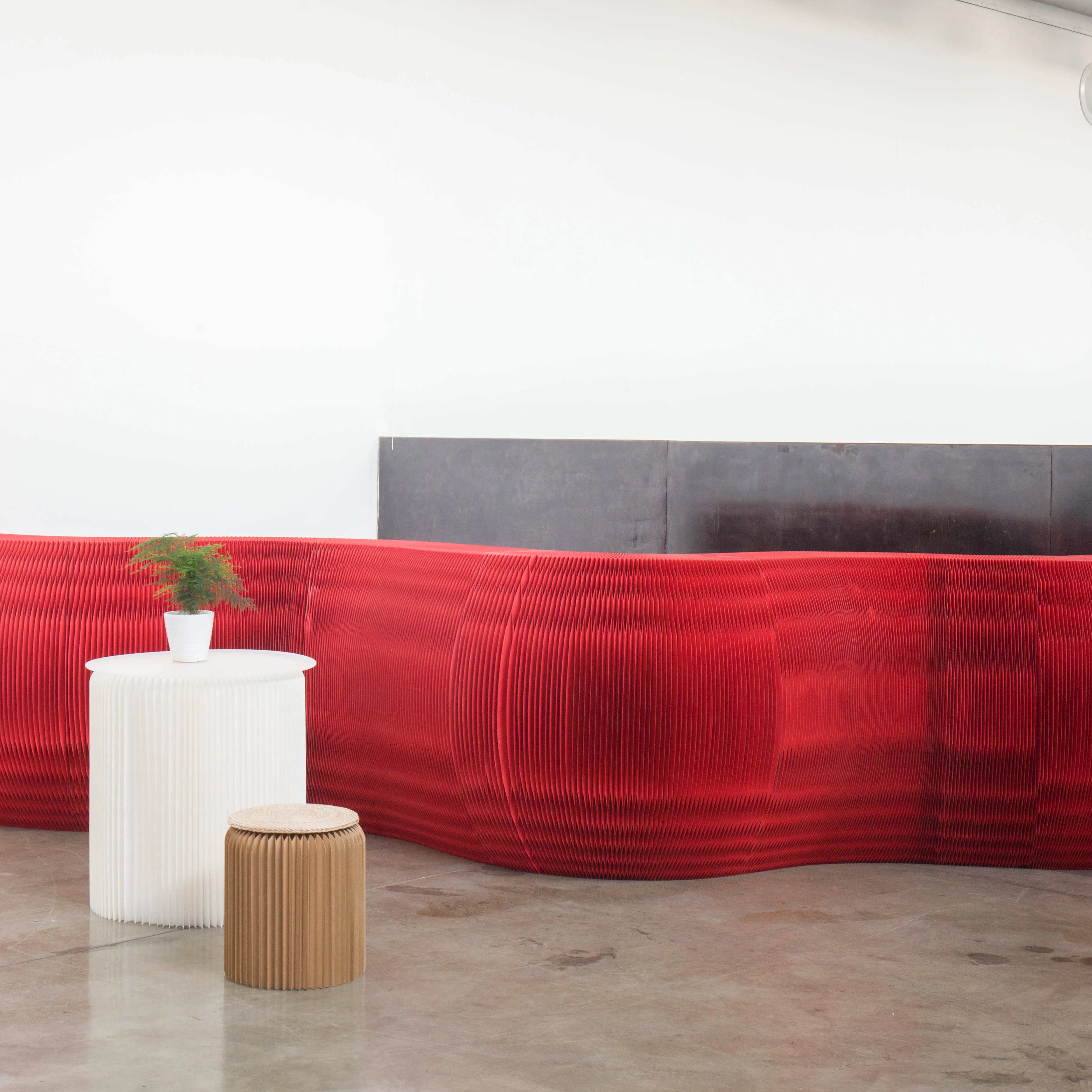 

2meter Height Partition Wall For Art Gallery Customized Paper Partition For Retail Store Showroom Exhibition And Coffee Shop