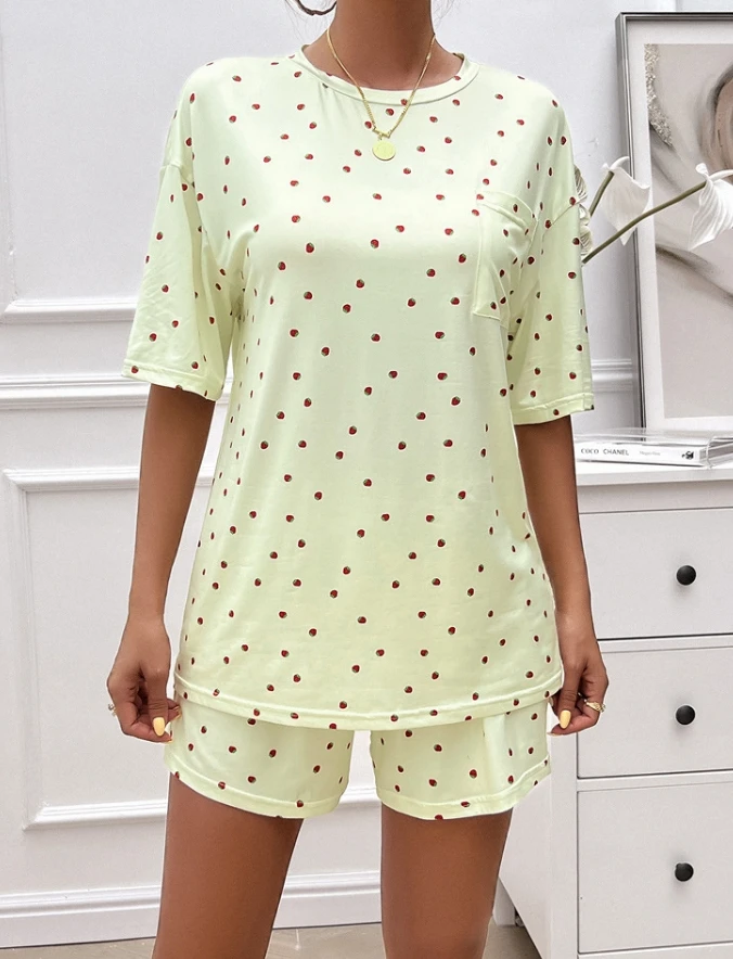 Two Piece Set of 2024 Summer New Top and Women's Casual Printed Short Sleeved Set Comfortable and Loose Fitting Shorts Set