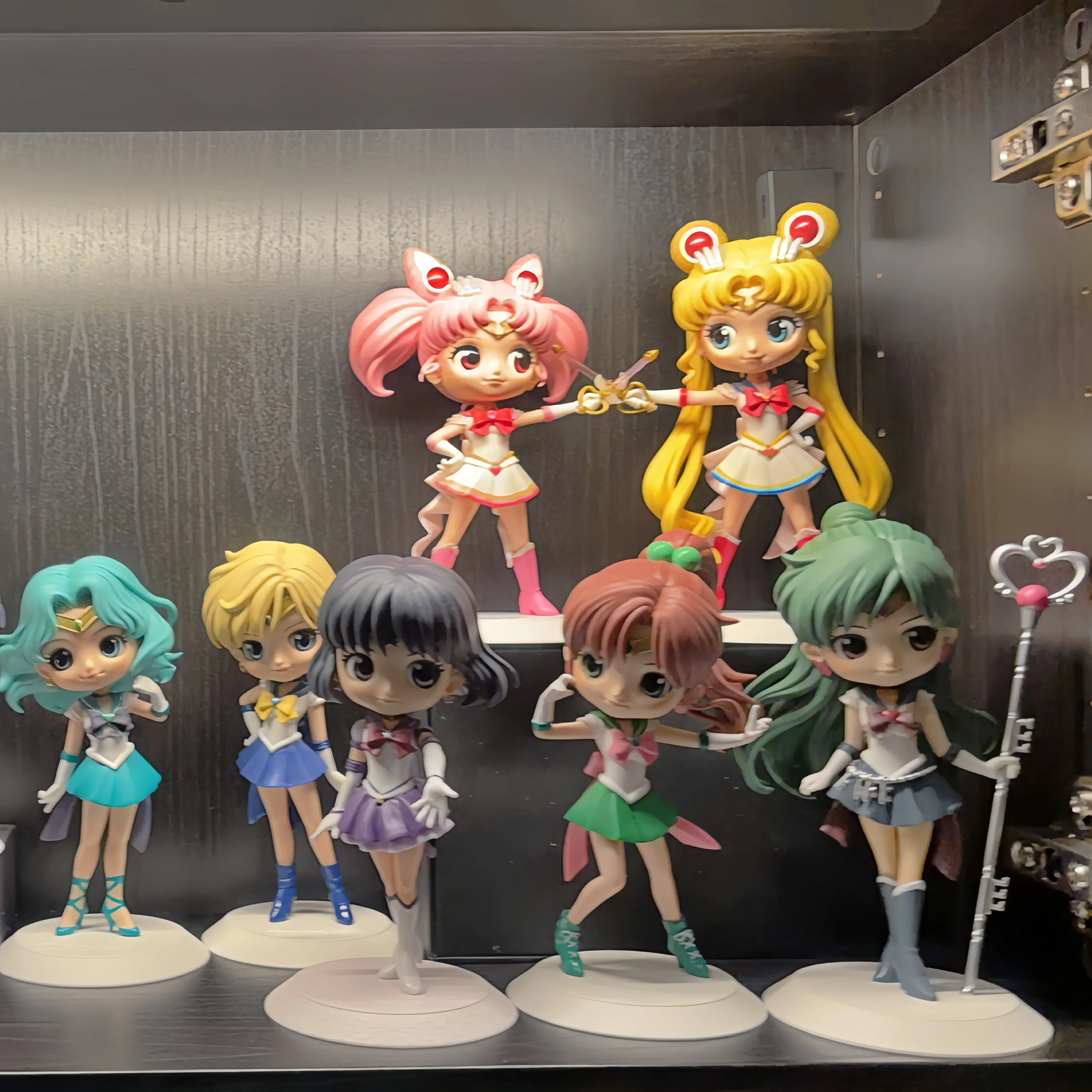 オリジナルバンダイフィギュアーツ Qposket おもちゃ美少女戦士セーラームーンコスモス月野うさぎ永遠のセーラームーンアニメアクションフィギュアモデルギフト