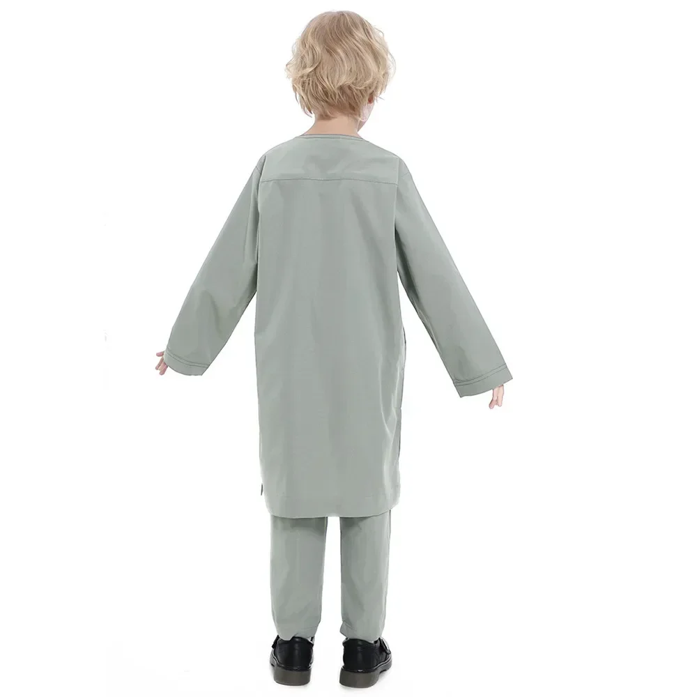 2PCS Musulmano Bambini Ragazzi Top Pantaloni Set Abbigliamento bambino islamico Jubba Thobe Abiti Arabia Saudita Abito Abaya Abito Caftano Eid Ramadan