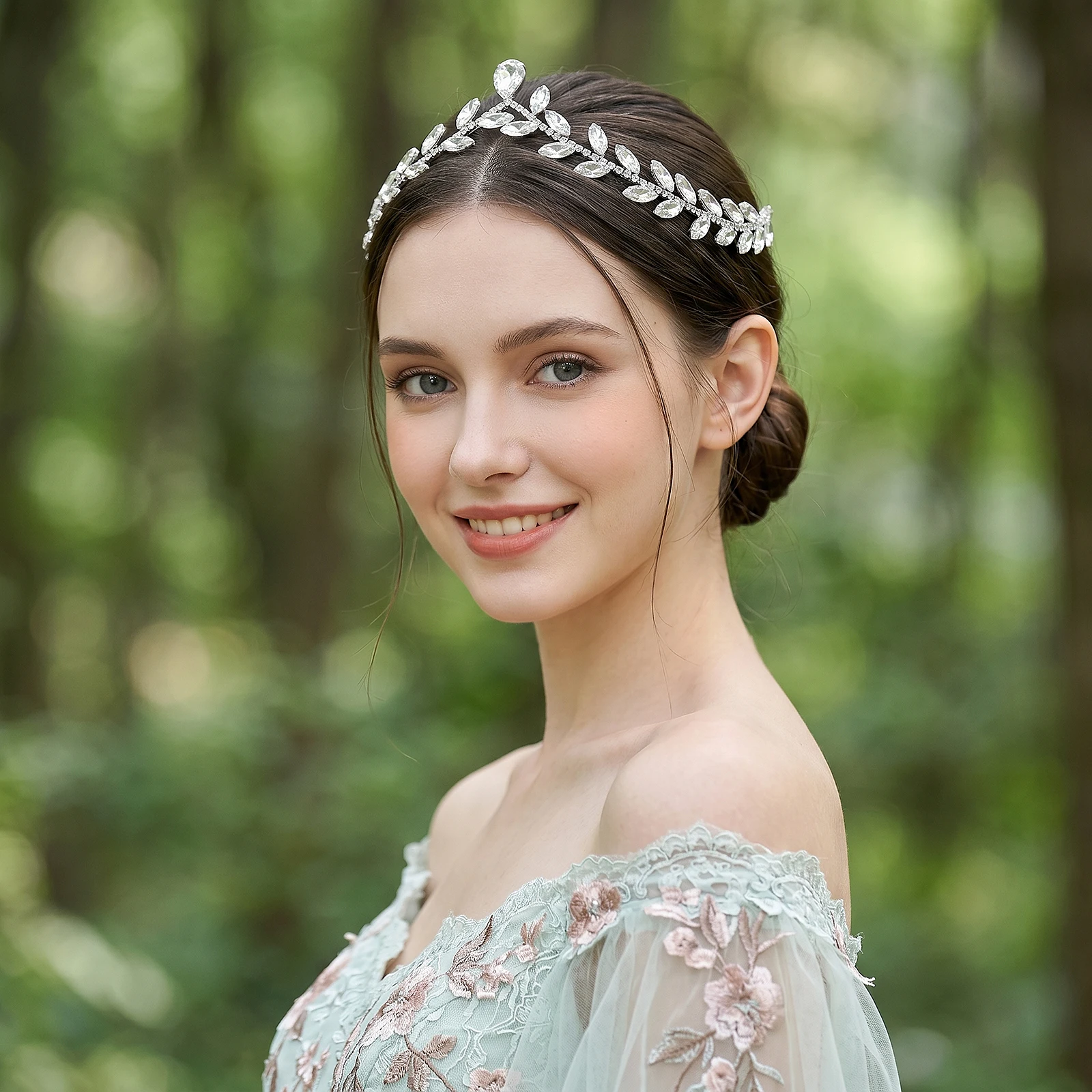 

HNCCX Bridal Rhinestone Crown Headband Silver Color Wedding Foreband Hair Accessory Party Banquet Tiaras Headpieces HP1005