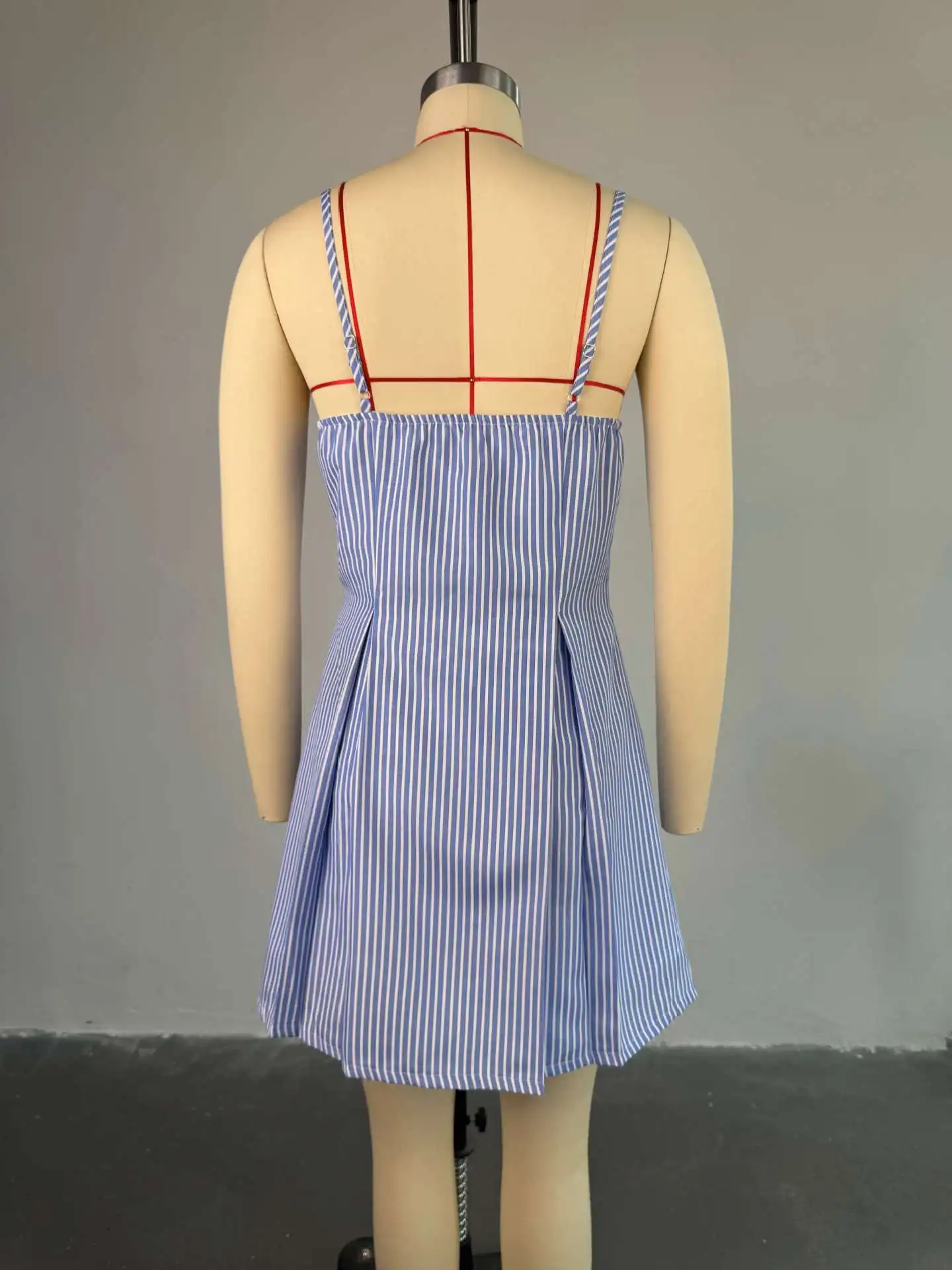 Letnia sukienka na ramiączkach damska bez rękawów na cienkich ramiączkach, dopasowana mini sukienka modna niebieska w paski, asymetryczna sukienka na ramiączkach w kształcie litery A.