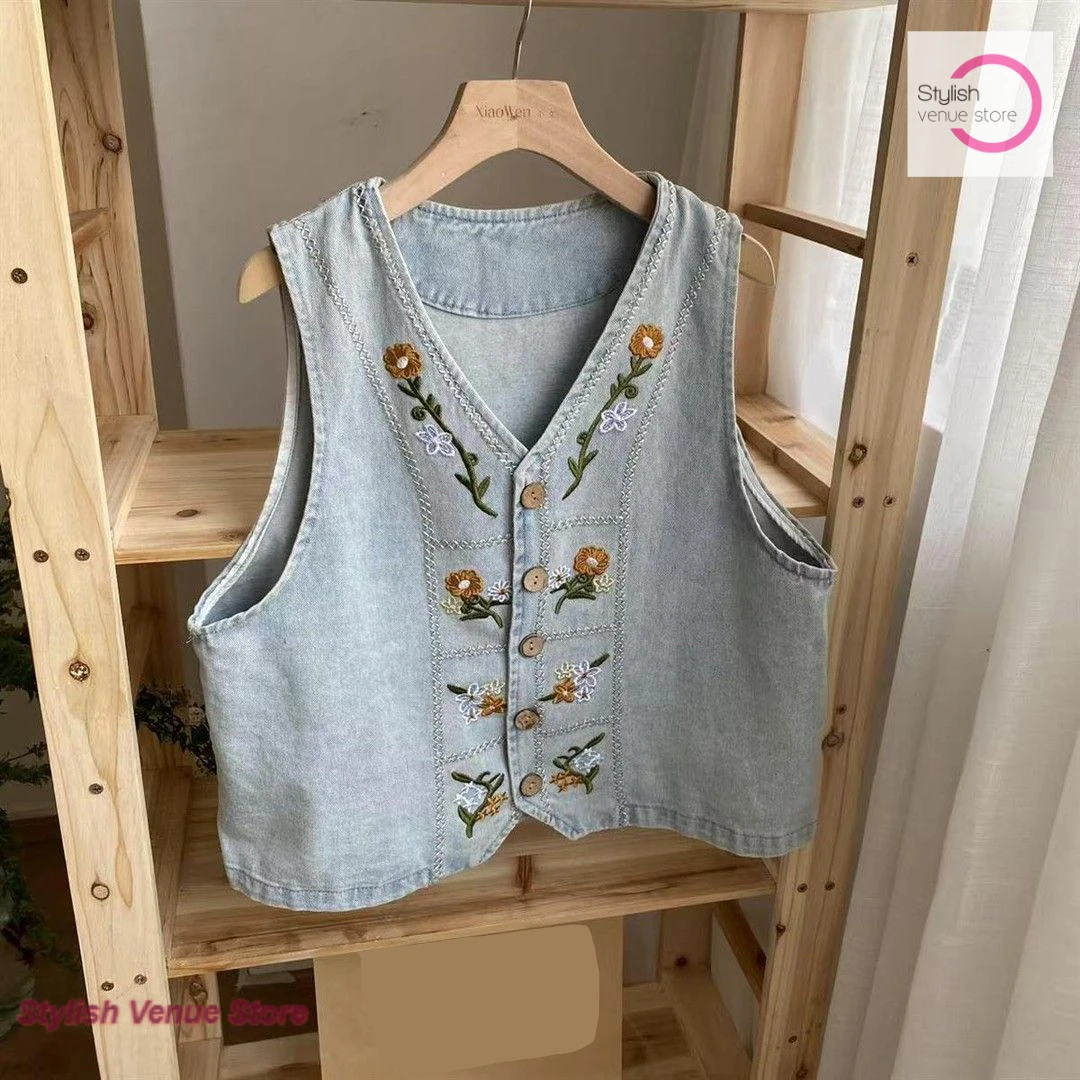 

Korean style embroidered sleeveless loose denim vest female thin spring and summer new retro coat chic casual Joker vest.