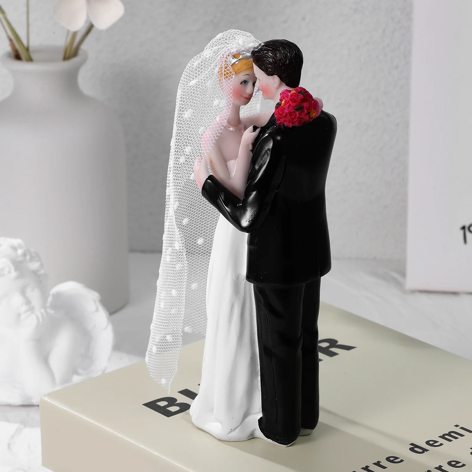 

Wedding Cake Topper Resin Bride Groom Couple Statue Elegant Wedding Party Decor Romantic Cake Decoration Bride Groom Figurine