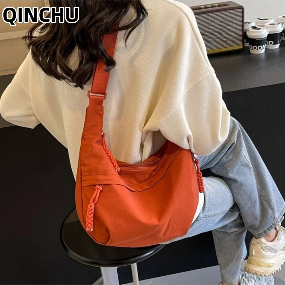 

QINCHU Simple Women's Messenger Bag Large Capacity Solid Color Versatile Dumpling Bag Light Commuter Shoulder Bag