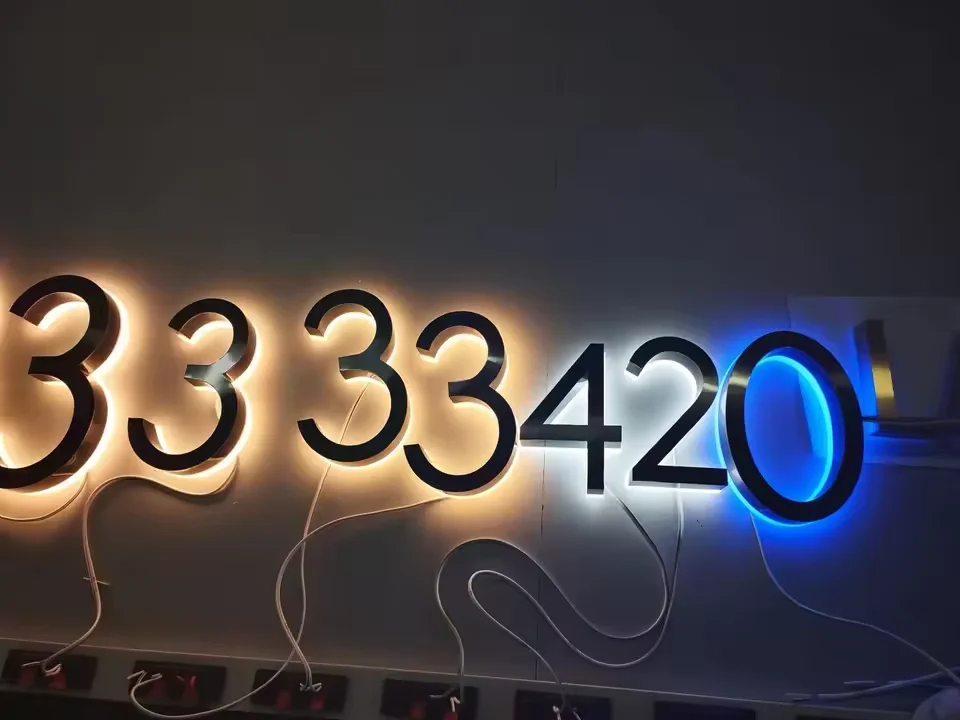 Niestandardowy numer domu LED Nowoczesne numery domów LED ze stali nierdzewnej Metalowy podświetlany numer adresu 3D Zewnętrzna wodoodporna tablica na drzwi