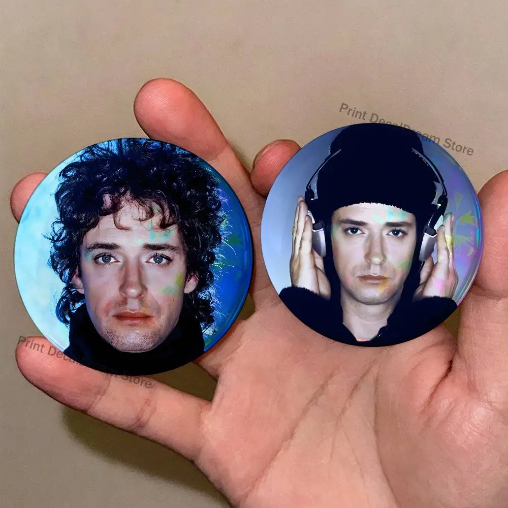 

Singer G-Gustavo Cerati 22mm,32mm,42mm,58mm,75mm Round Badge Brooch for Various Clothing Backpacks Jewelry Accessories Gift