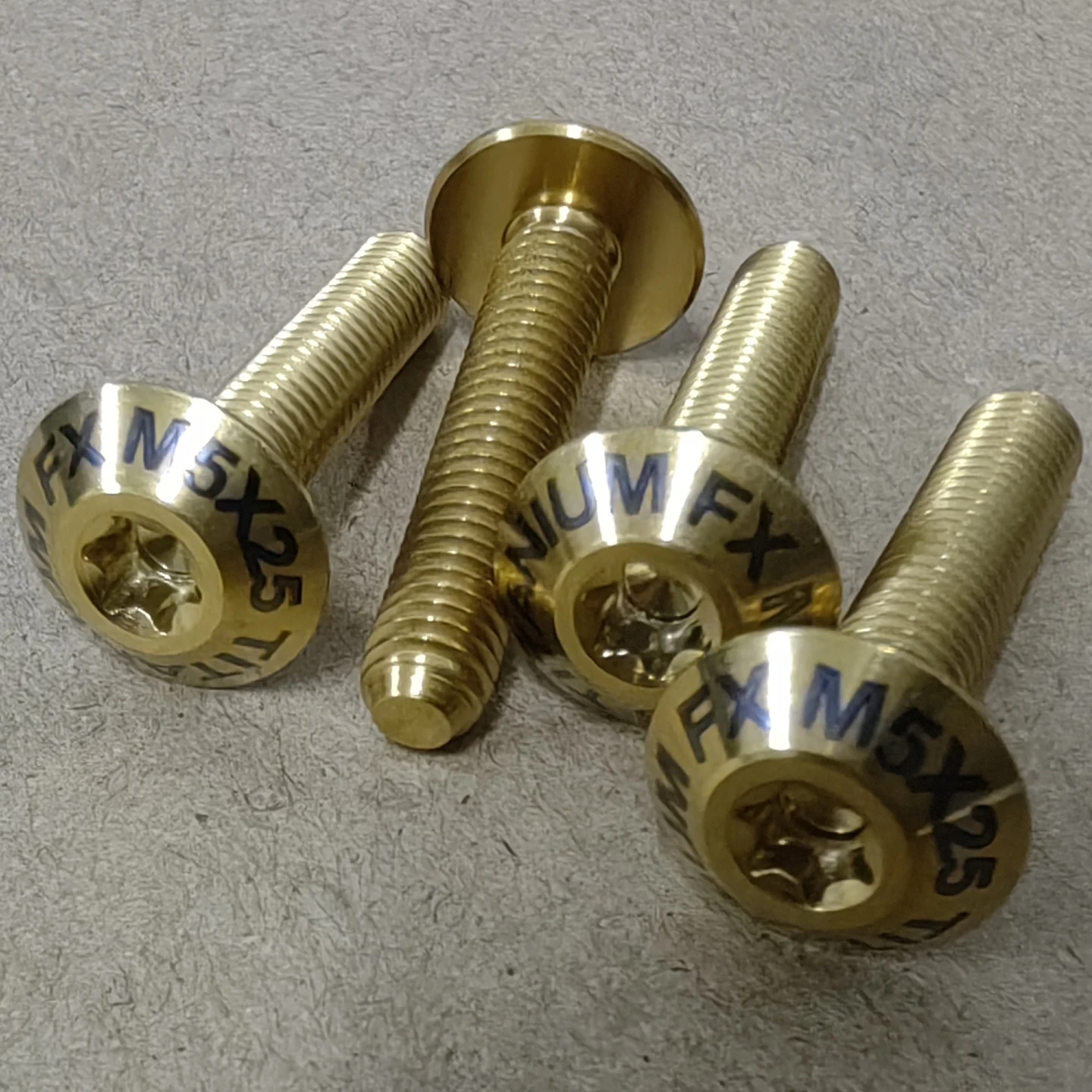 Suitable for 25 XMAX300 modified windshield screws, front windshield titanium alloy screws replacement screw accessories