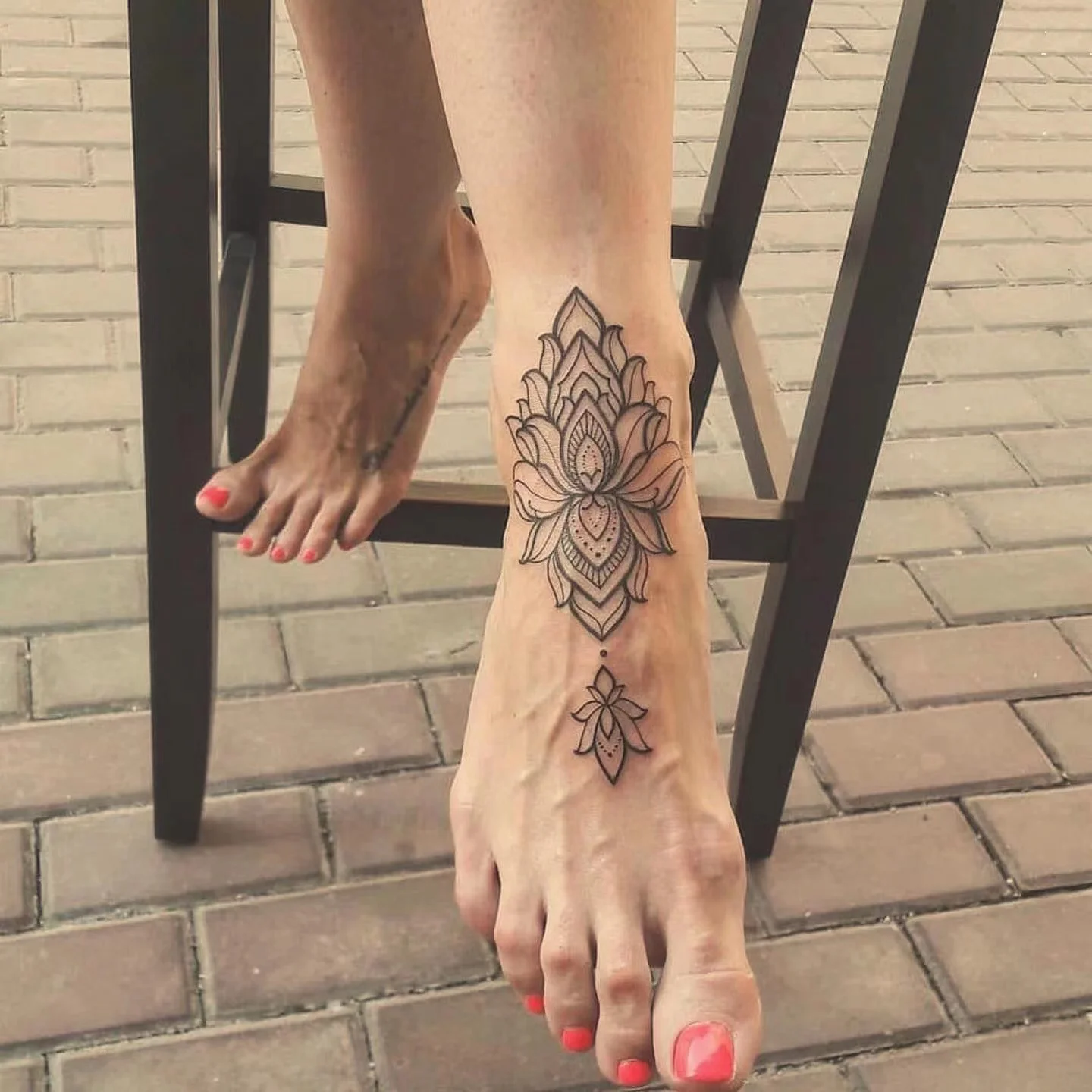 

1 Sheet Foot Lace Tattoo Sticker Waterproof and Durable Temporary Tattoo