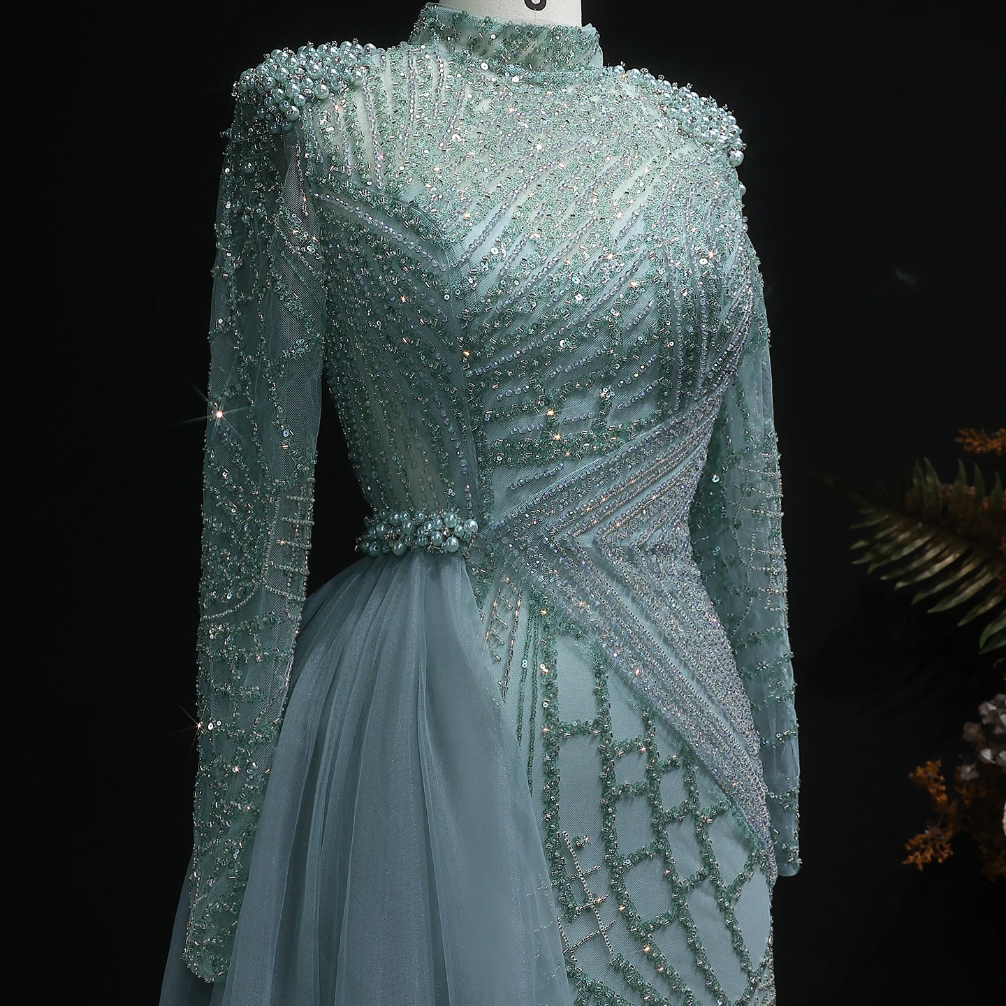 Sharon Said Luxuriöses Perlenbesetztes Staubrosafarbenes Abendkleid mit Schlitz-Seitenrock, Damenkleid mit Langen Ärmeln für Hochzeitsfeier, SS064 Maßanfertigung – Detail 9