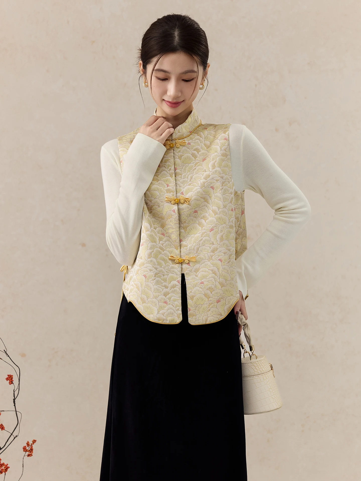 

New Chinese Sle Women's Vest Silk Embroidery Spring 2026 High-End Feel National Sle Button up Top Outerwear Faion