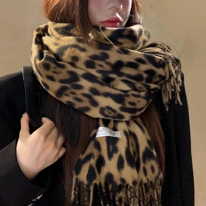 2025 New Retro Silk Leopard Pattern Scarf Lightweight Soft Warm Scarf Fashion Accessory for Women Men Vintage Style Winter Wear