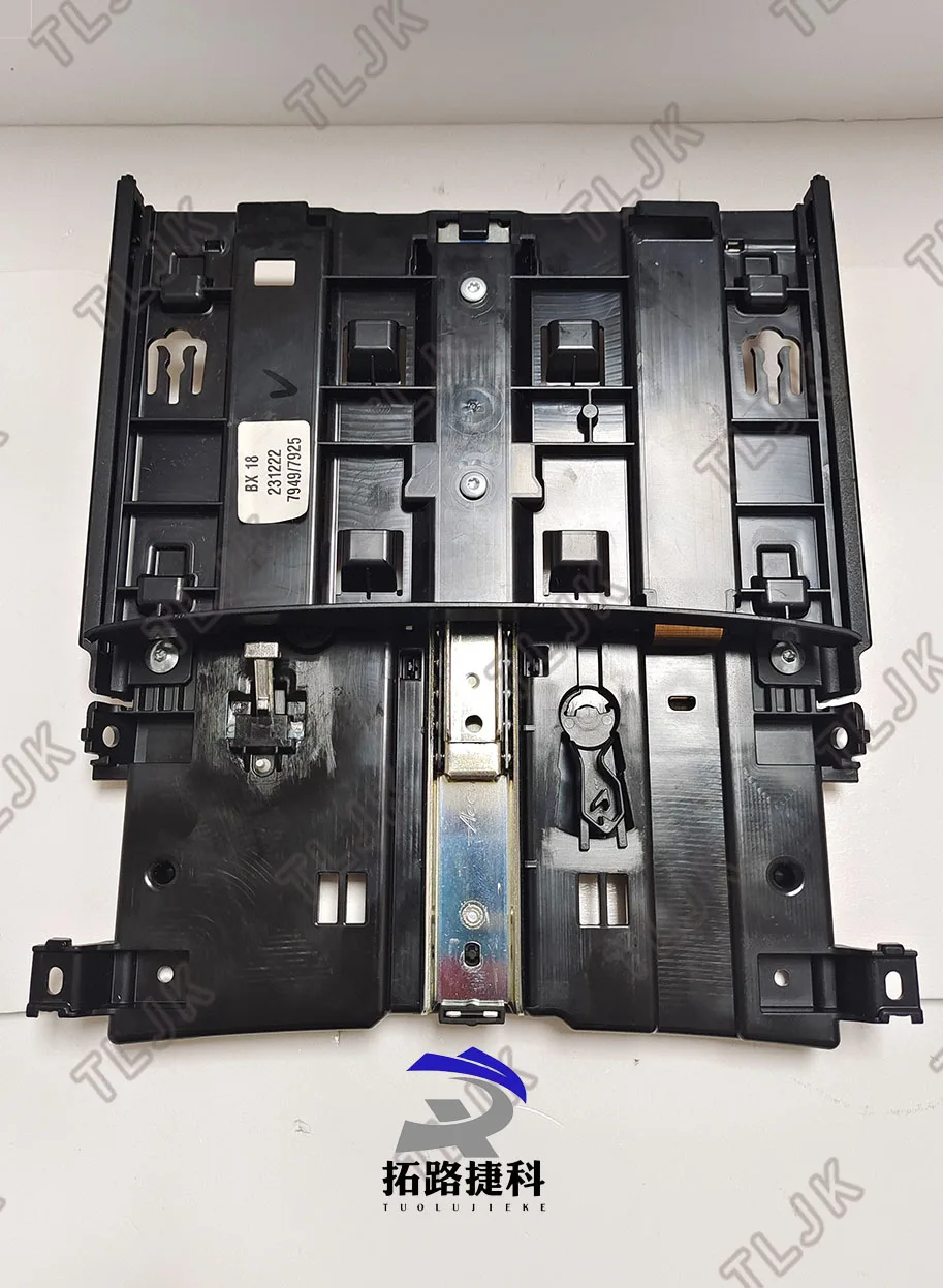 

The center console panel bracket (rear) suitable for Land Rover RR23 is LR188166=LR180043=LR163967.