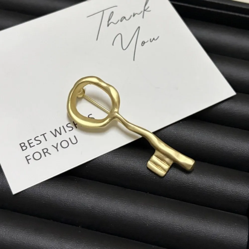 Alloy Key Shaped Brooch Lock Hole Design Minimalist Suit Coat Accessory Gold Silver Color Distressed Finish Metal Decorative Pin