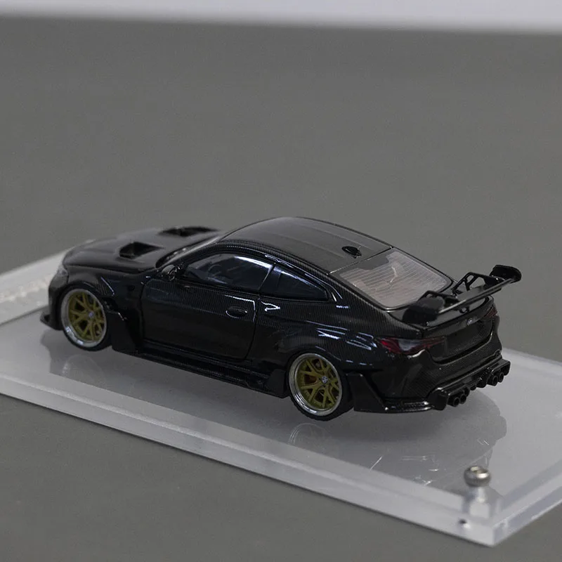다이캐스트 SW 1:64 스케일 BMW G82 M4 전시 에디션 풀 카본 패턴 합금 자동차 모델 수집용 장난감 선물 기념품 전시용