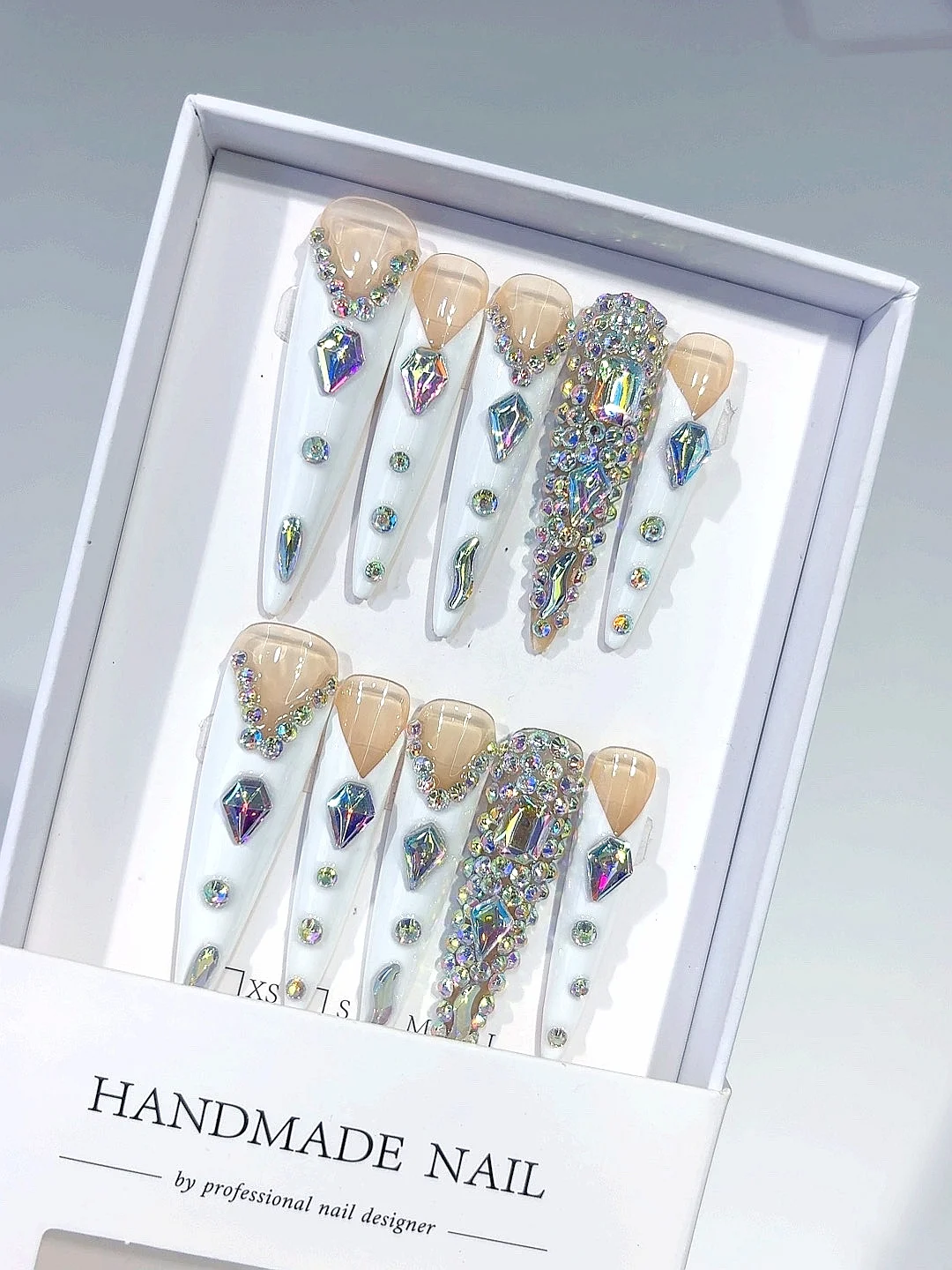 

Colored Diamond Long Pointed Style Fashion Nail Art (M004)