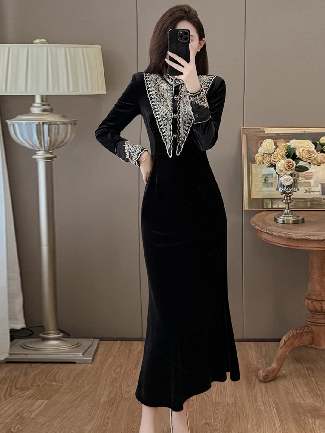 

Elegant Velvet Dress for Important Occasions Women's Autumn Winter High Waist Long Skirt Vintage Style Beautiful Personality