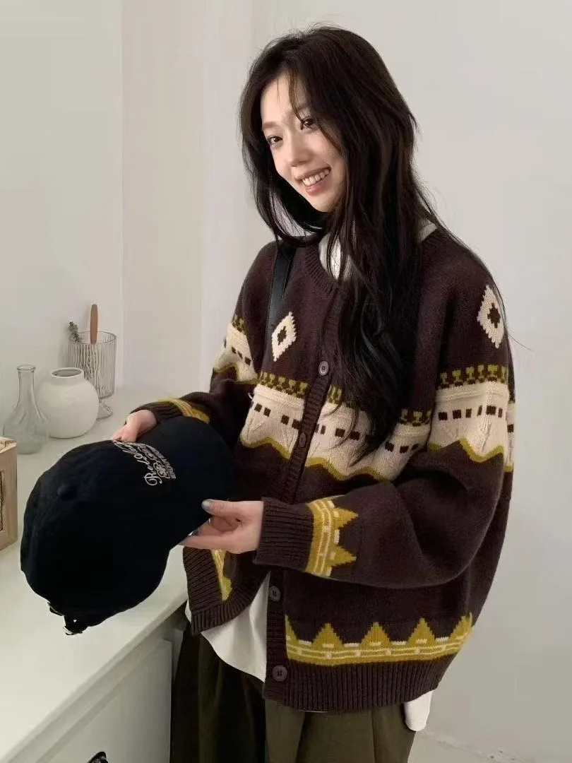 

Мягкий вязаный кардиган с цветочной вышивкой, коричневый ромбовидный узор, свободный крой, длинный све, круглый, на одной пуговице, осеннее новое поступление