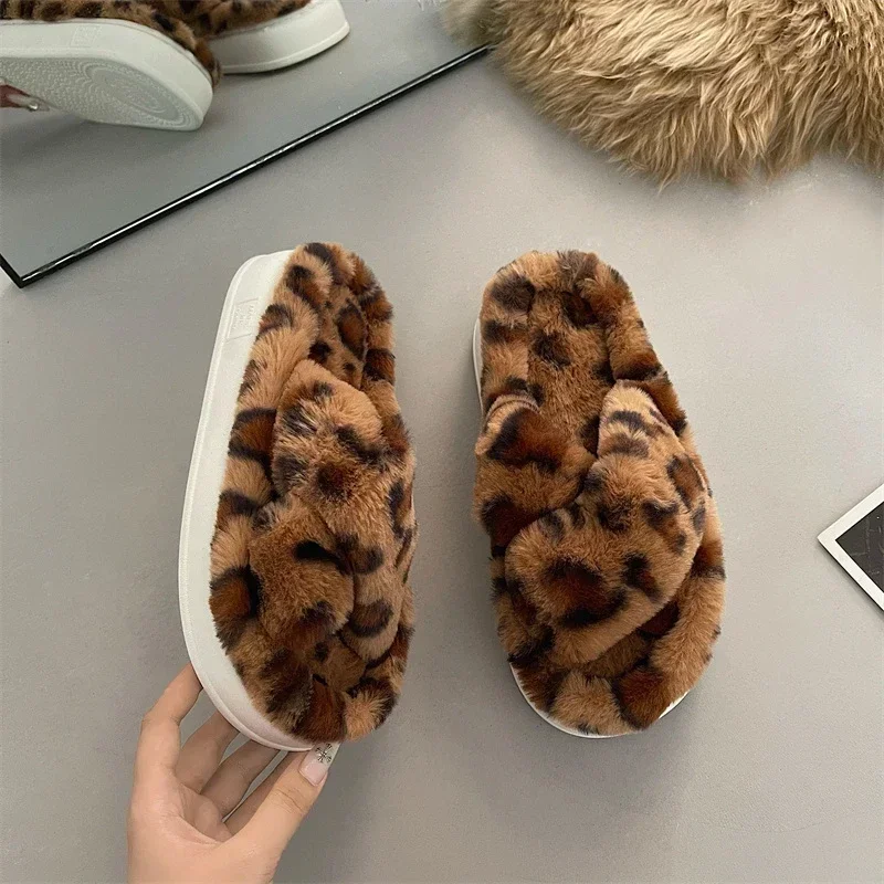 Zapatillas cálidas de felpa para mujer, zapatos planos de tacón medio con estampado de animales, plataforma con letras bonitas, zapatillas de piel esponjosa