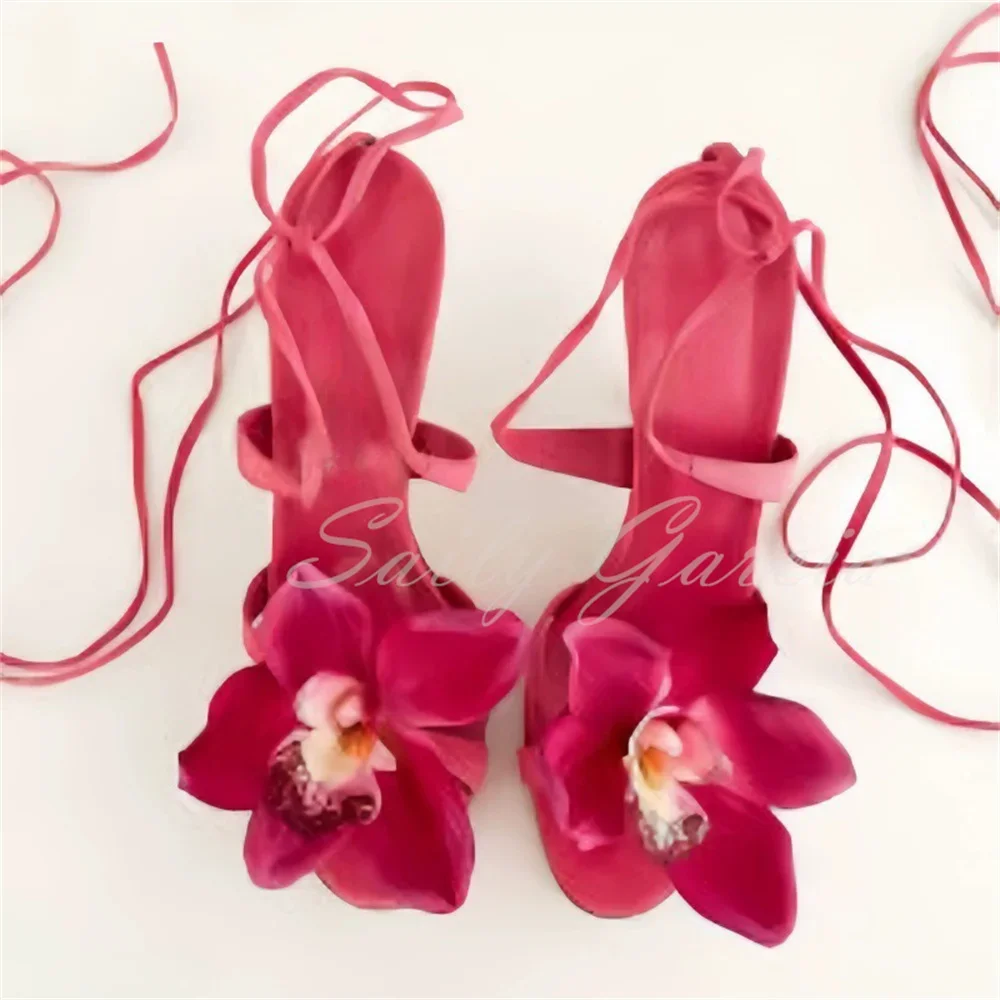 

Элегантные женские босоножки на высоком каблуке с розово-красным цветком, новые летние шелковые вечерние туфли на шпильке с открытым носком, модная женская обувь
