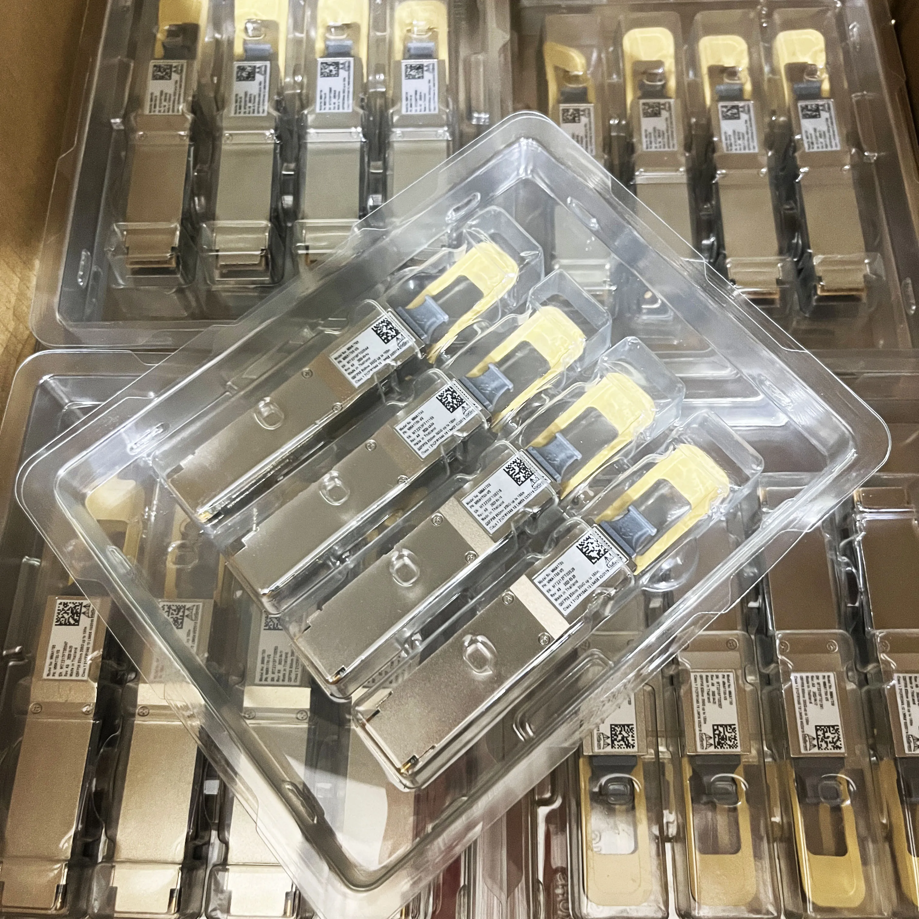 

Mellanox MMA1T00-VS 200GbE,NVIDIA HDR up to 200Gb/s, QSFP56, MPO, 850nm, SR4, Up to 100m