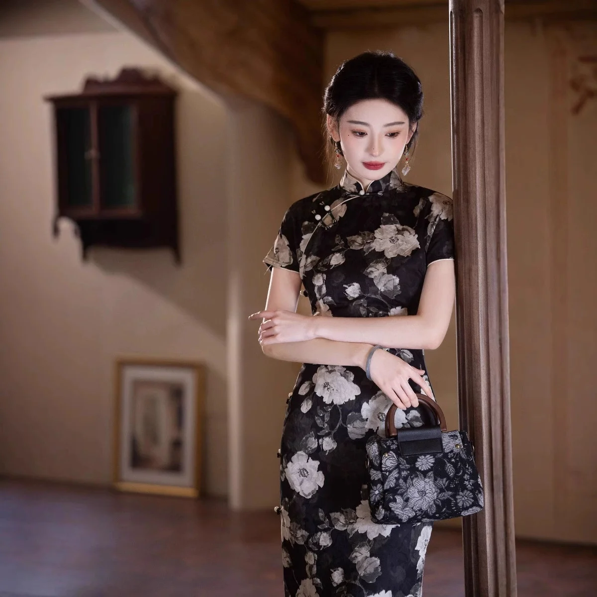 

2025 Spring/Summer New Cheongsam Chinese Style Short Sleeve Big Flower Cheongsam Hong Kong Style Slimming Women's Cheongsam