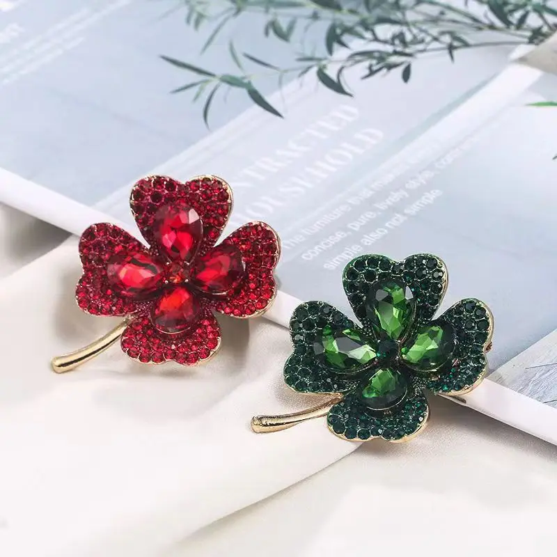 New four leaf clover crystal high-end brooch, women's temperament, simple diamond inlaid brooch, retro style