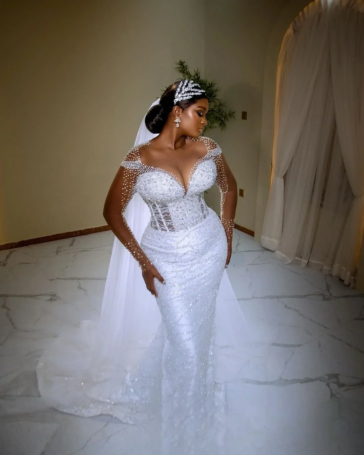 맞춤형 아랍 아소 에비 플러스 사이즈 아이보리 머메이드 웨딩드레스 비즈 장식 시어 넥 비즈 탈부착 트레인 브라이덜 가운 드레스
