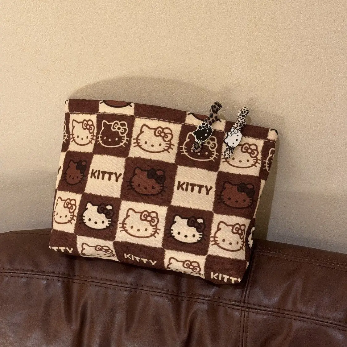

Косметичка Hello Kitty в стиле аниме, коричневая клетчатая сумка-клатч, холщовая сумка, органайзер для хранения для девочек и женщин, подарки