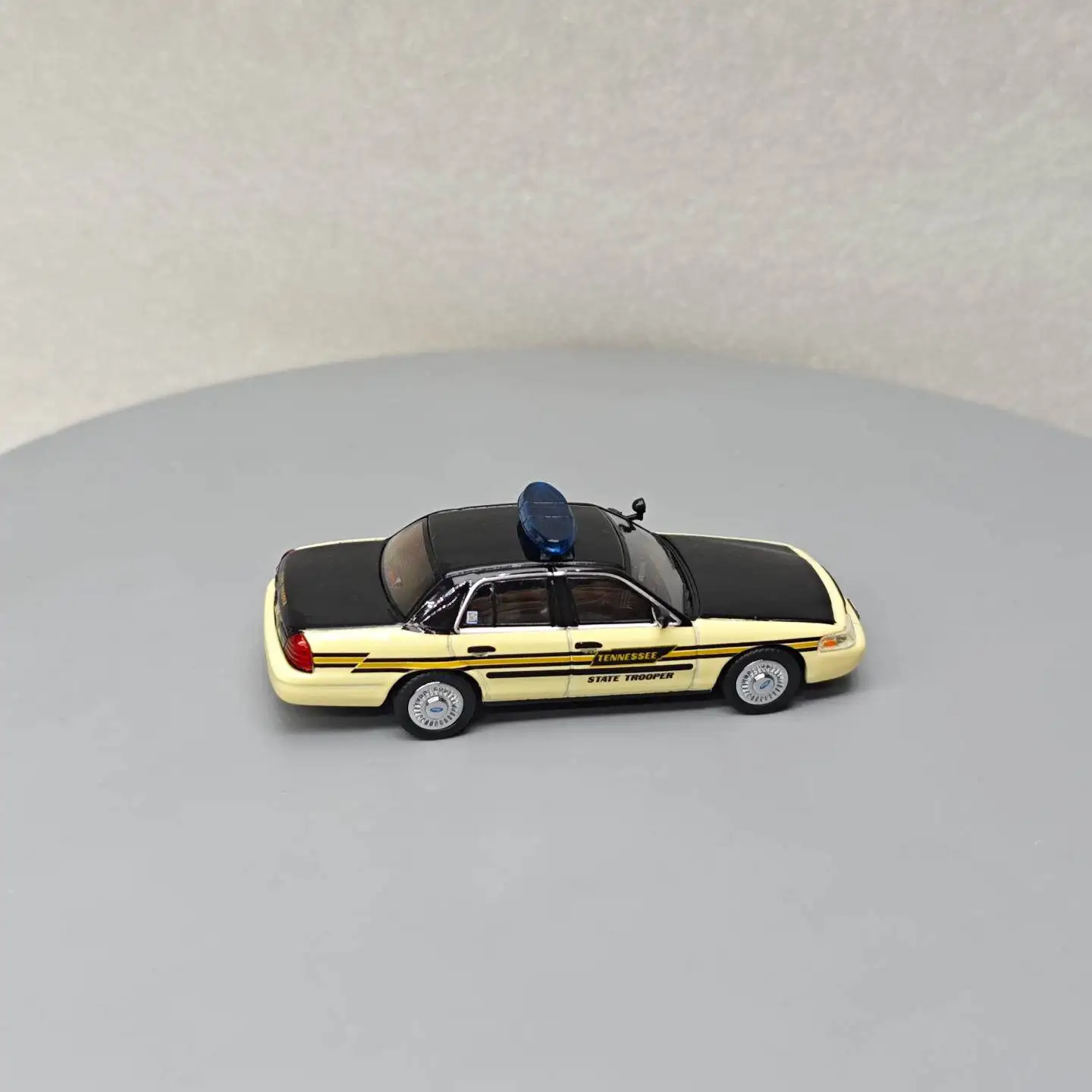 596 1:64 Crown Victoria Tennessee Highway Patrol 100 Diecast Alloy Car Model Collectible Gift
