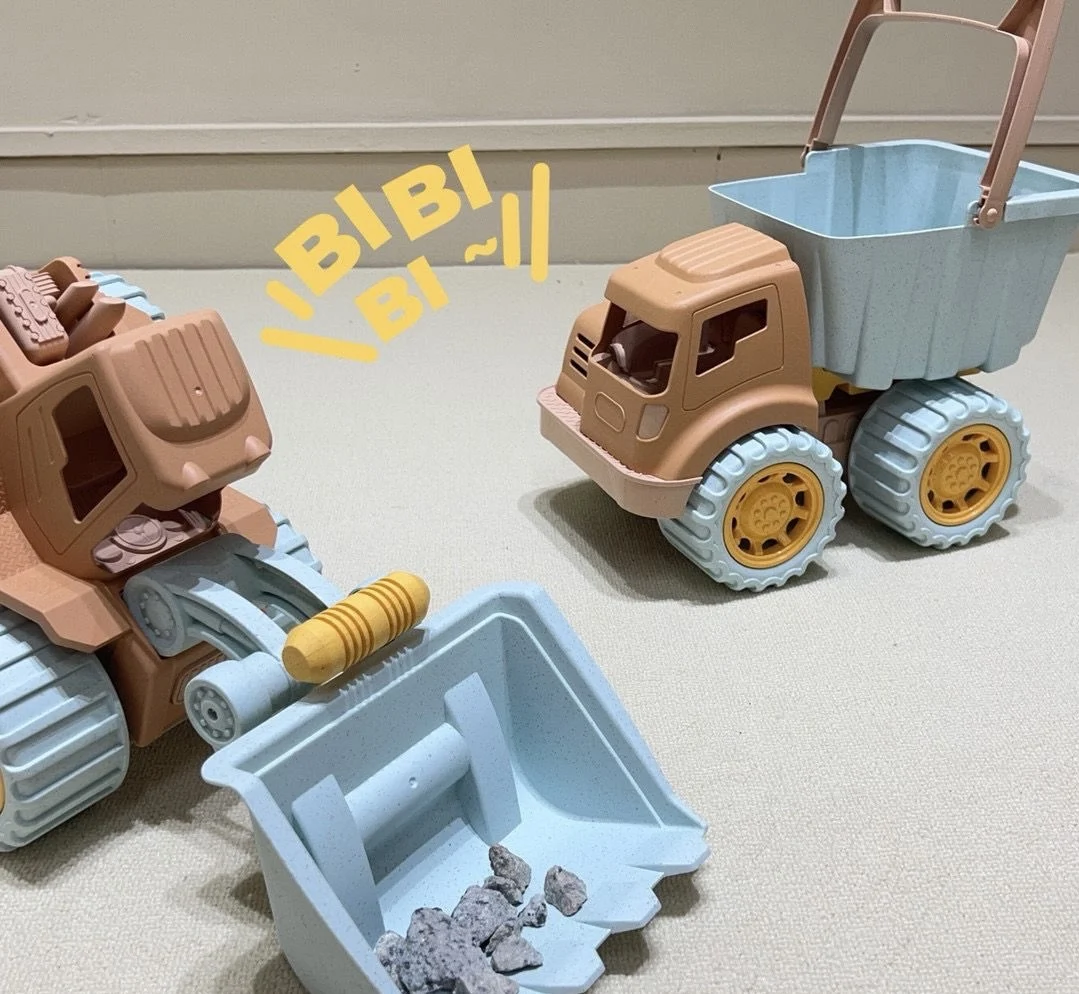 ชุดของเล่นชายหาดที่ทนทาน โมเดลทรายฤดูร้อน รถปราบดิน รถดึงมือขุดทราย พลั่วถัง เล่นทราย รถกลางแจ้งสําหรับเด็กผู้ชาย