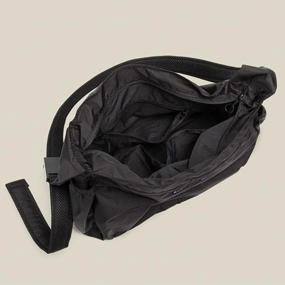 Large-capacity Travel Commuter Bag Leisure One-shoulder Nylon Tote Bag Men and Women Waterproof Sports Style Messenger Bag image 4